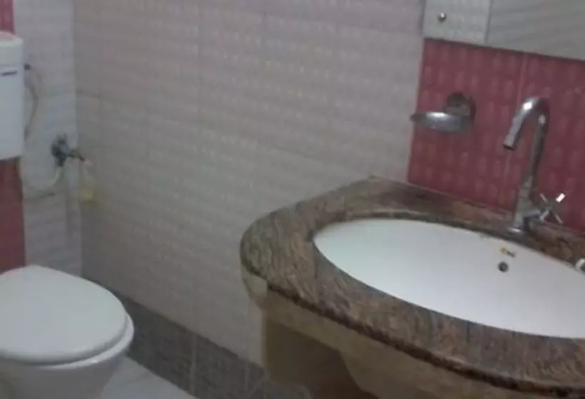 בית מלון כפרי Aditya International