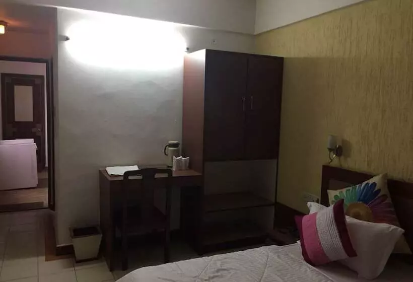 בית מלון כפרי Aditya International