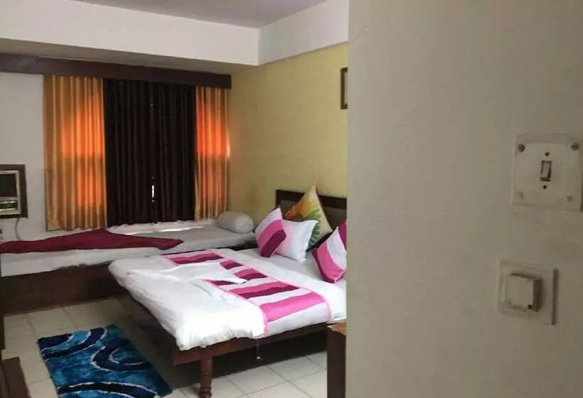 בית מלון כפרי Aditya International