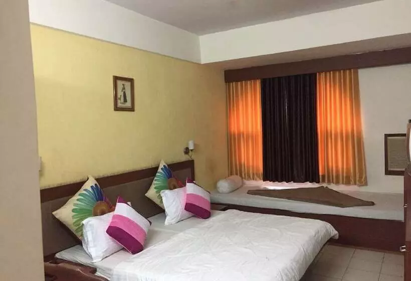 בית מלון כפרי Aditya International