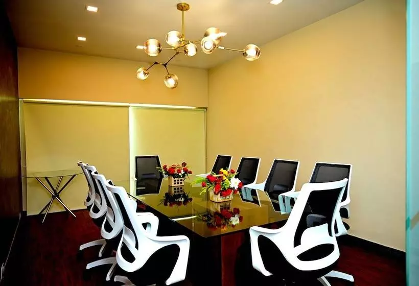 בית מלון כפרי Asansol International