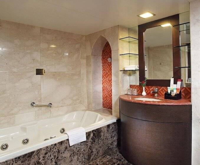 هتل Aurora Towers