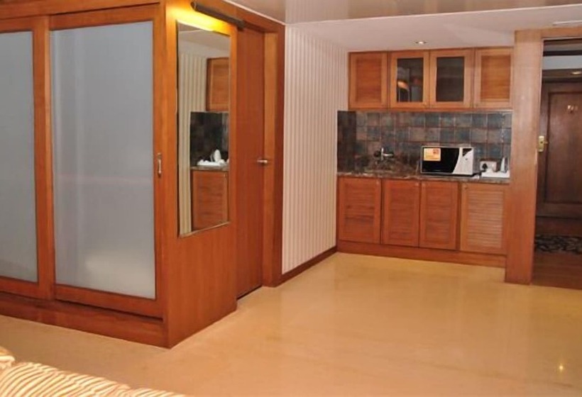 هتل Aurora Towers