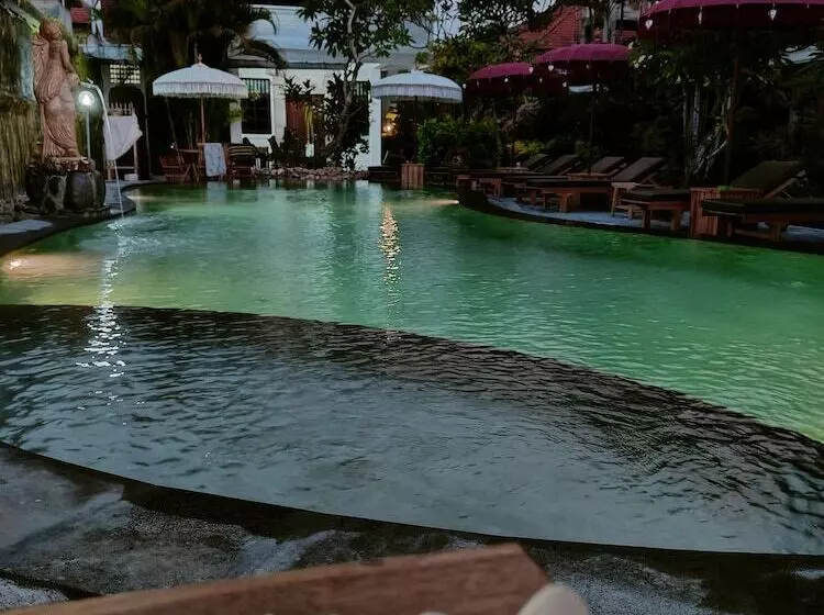 酒店 Berlian Beach Inn Kuta