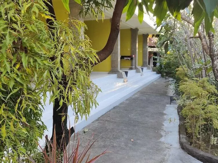 酒店 Berlian Beach Inn Kuta