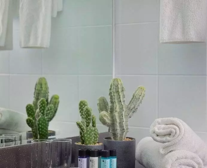 Haifa Tower Hotel   מלון מגדל חיפה