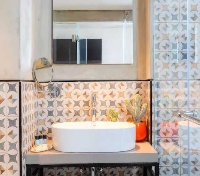 Haifa Tower Hotel   מלון מגדל חיפה