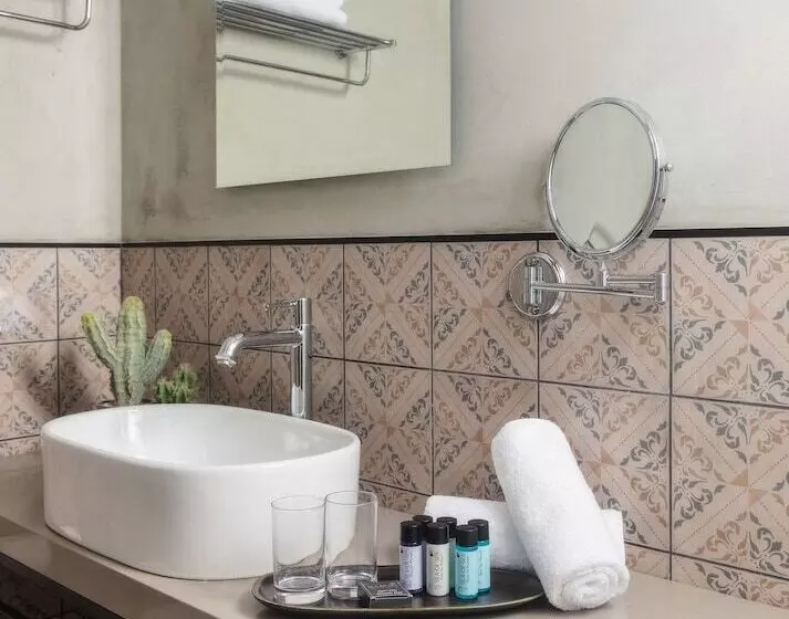 Haifa Tower Hotel   מלון מגדל חיפה