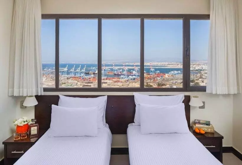Haifa Tower Hotel   מלון מגדל חיפה
