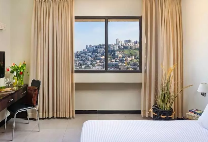 Haifa Tower Hotel   מלון מגדל חיפה