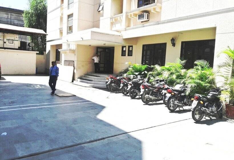 هتل Shiva Residency