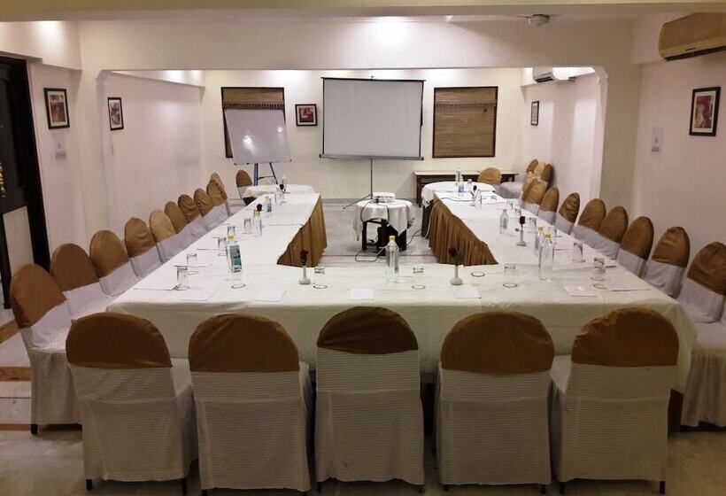 هتل Shiva Residency