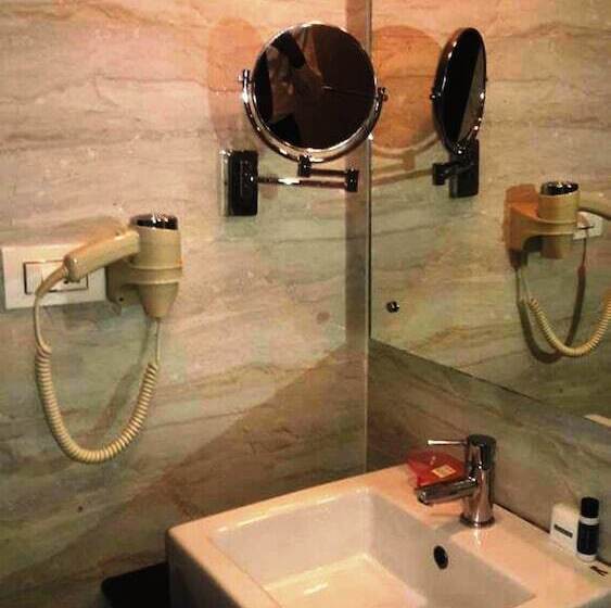 هتل Shiva Residency