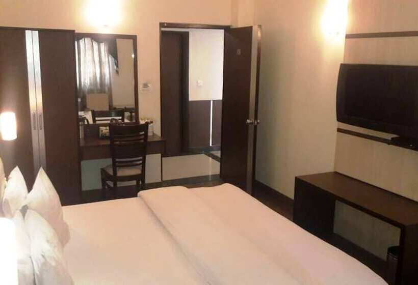 هتل Shiva Residency