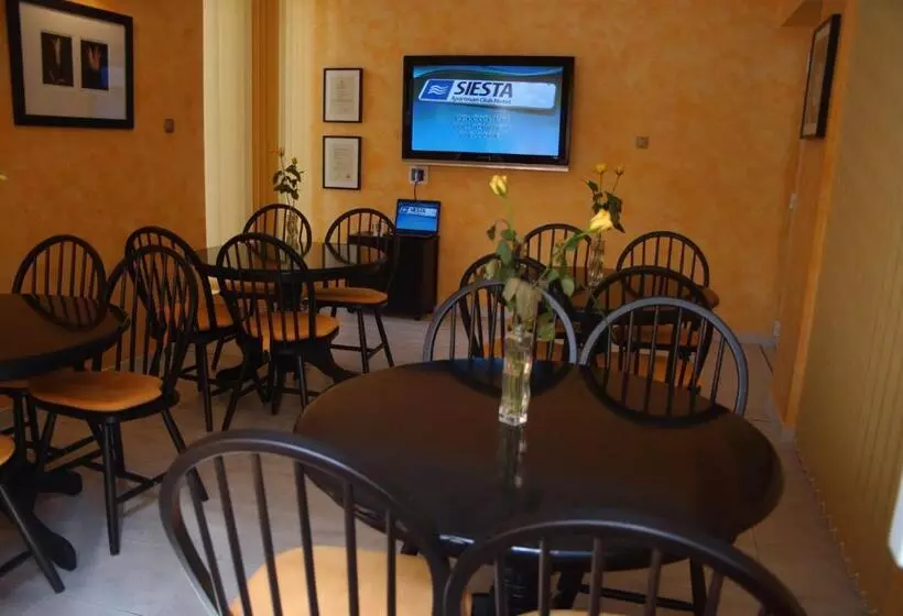 Отель Siesta Club Apartman Harkány