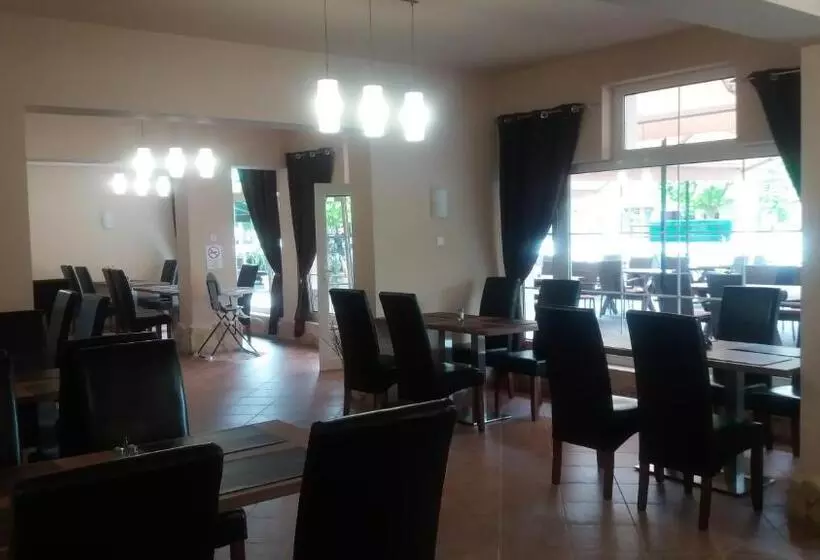 Отель Siesta Club Apartman Harkány