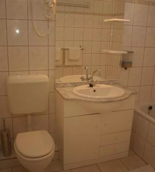 Отель Siesta Club Apartman Harkány