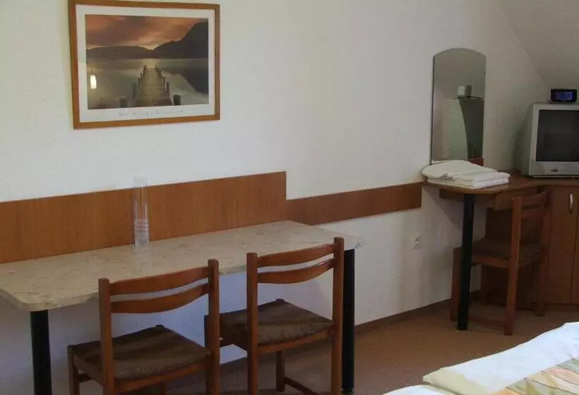 Отель Siesta Club Apartman Harkány