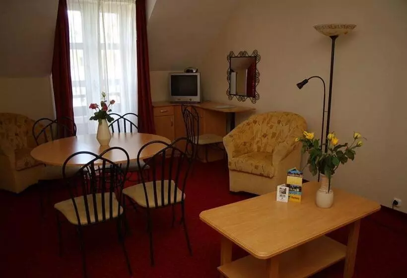 Отель Siesta Club Apartman Harkány