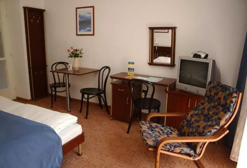 Отель Siesta Club Apartman Harkány