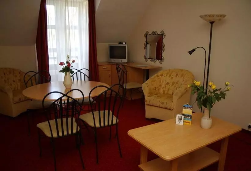 Отель Siesta Club Apartman Harkány