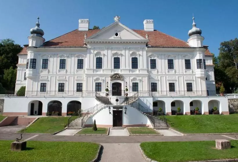 ホテル Telekidegenfeld Kastélyszálló
