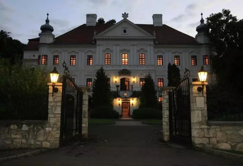 ホテル Telekidegenfeld Kastélyszálló