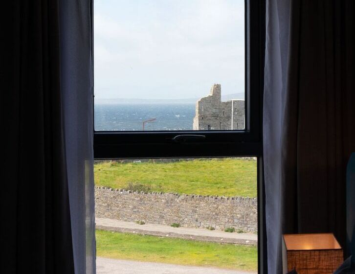 酒店 Rooms At The Marine