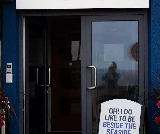 호텔 Rooms At The Marine