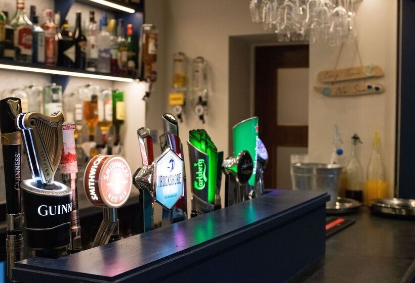 酒店 Rooms At The Marine