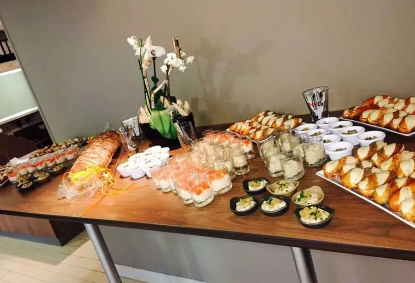 Отель Campanile Saintavold