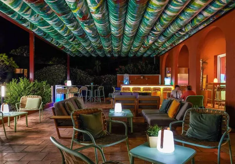 ホテル Ibis Thalassa Hyeres Plage