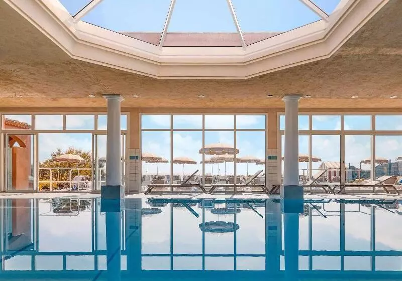 ホテル Ibis Thalassa Hyeres Plage