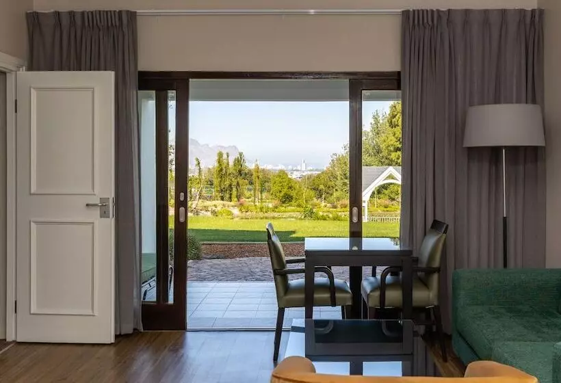 Отель Lord Charles