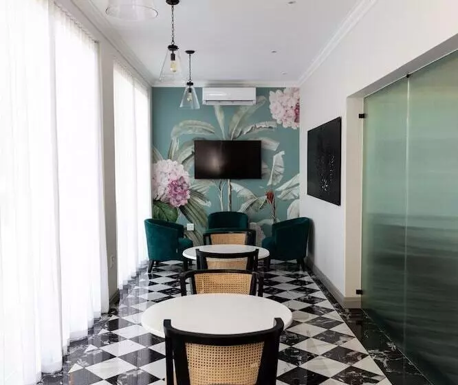 Отель Lord Charles