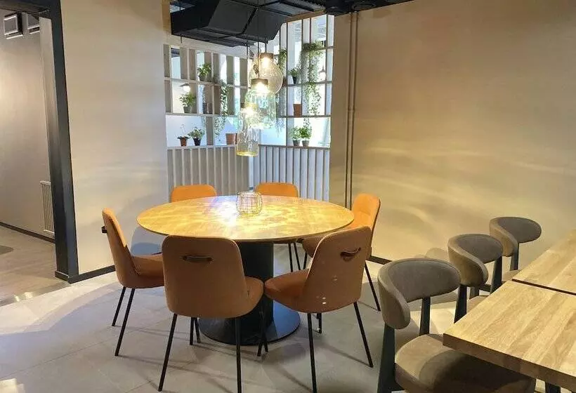 호텔 Pilot Airport