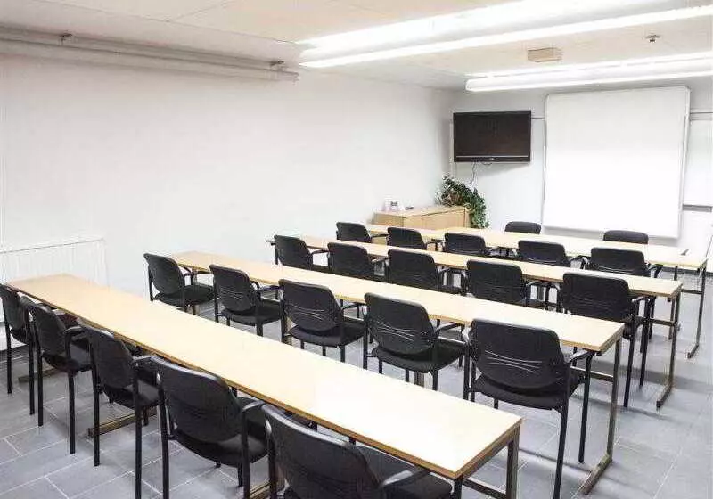 호텔 Pilot Airport