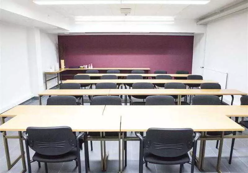 호텔 Pilot Airport