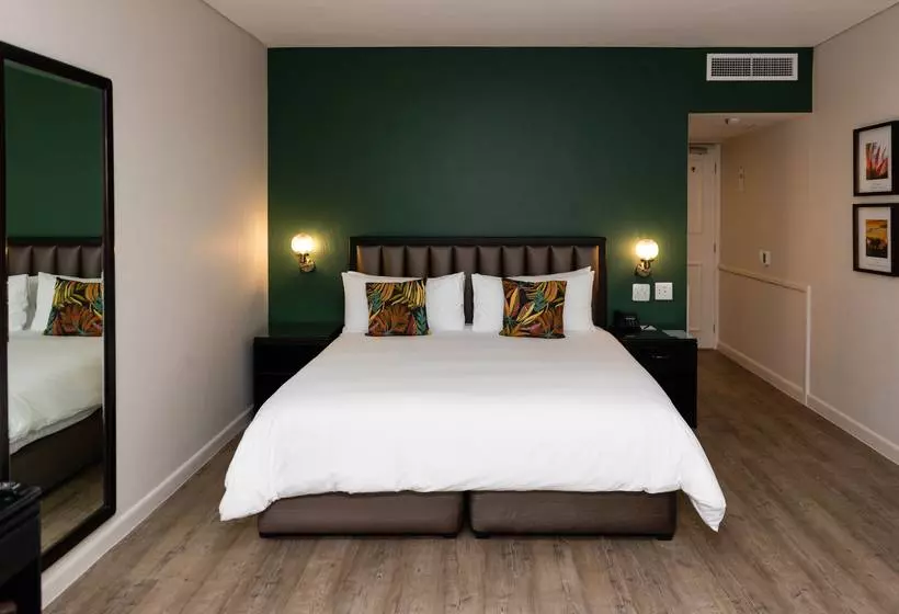 Отель Lord Charles