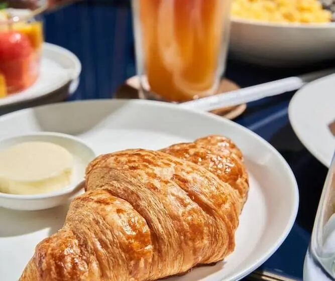 Public House Bangkok, a Member of Design Hotels