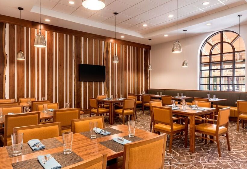 Embassy Suites Greenville Golf Resort & Conference Center