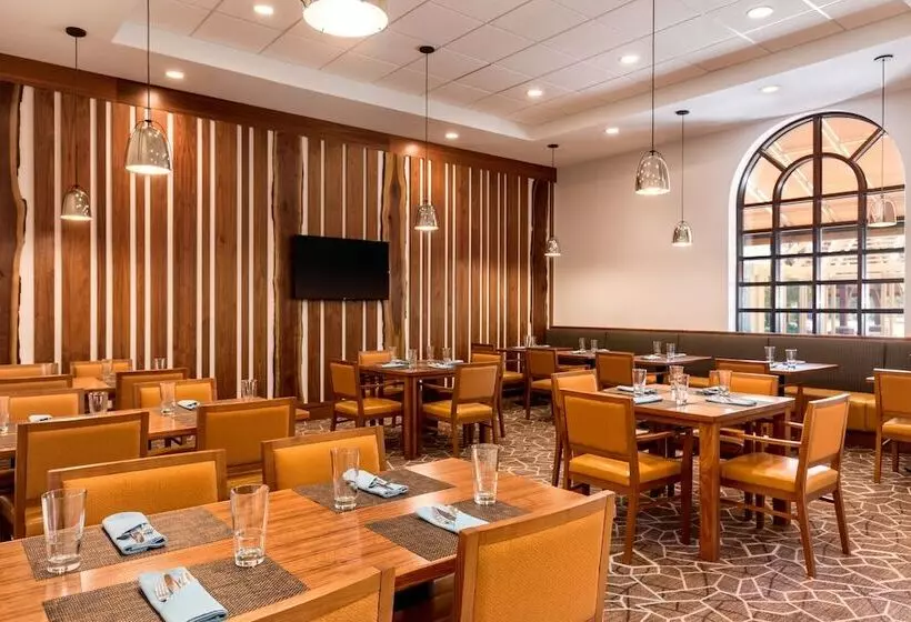 Embassy Suites Greenville Golf Resort & Conference Center