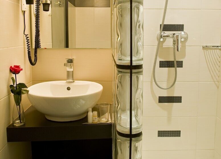 هتل Carre Vieux Port