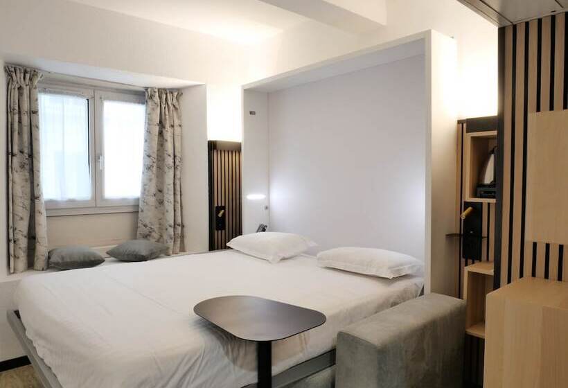 هتل Carre Vieux Port