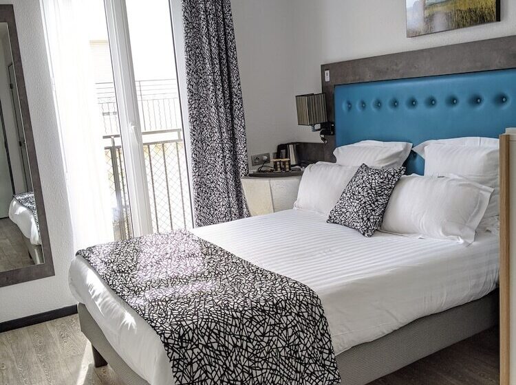 هتل Carre Vieux Port