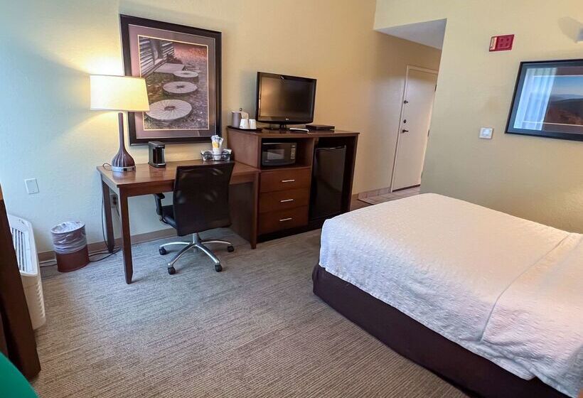 فندق Cherokee Inn