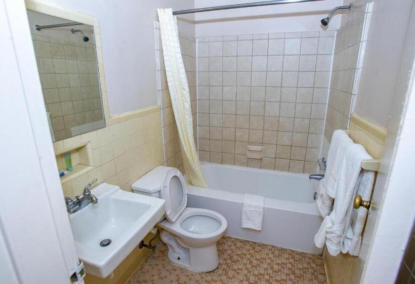 فندق Coach House Inn