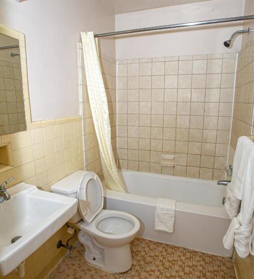 فندق Coach House Inn