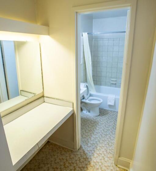 فندق Coach House Inn