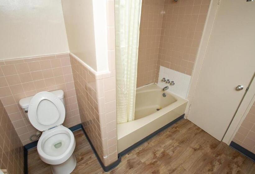 فندق Coach House Inn